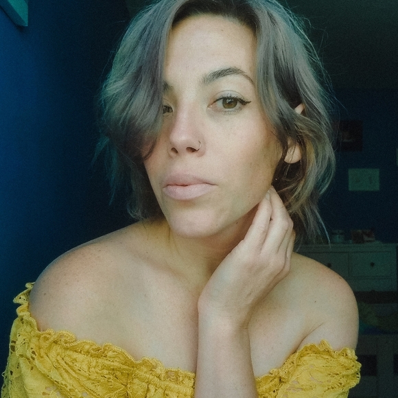 Meet your Posher, Kat - Picture 5 of 8